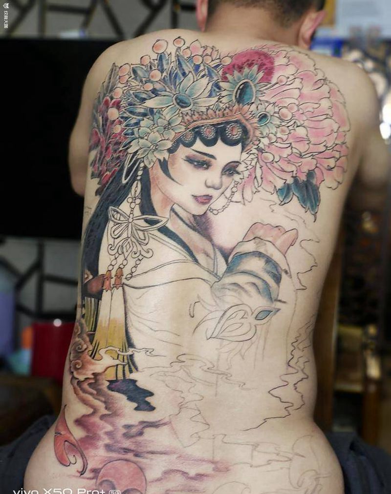 花旦纹身图片_背部新传统水彩纹身图案