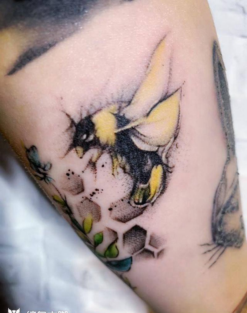 小蜜蜂纹身图片