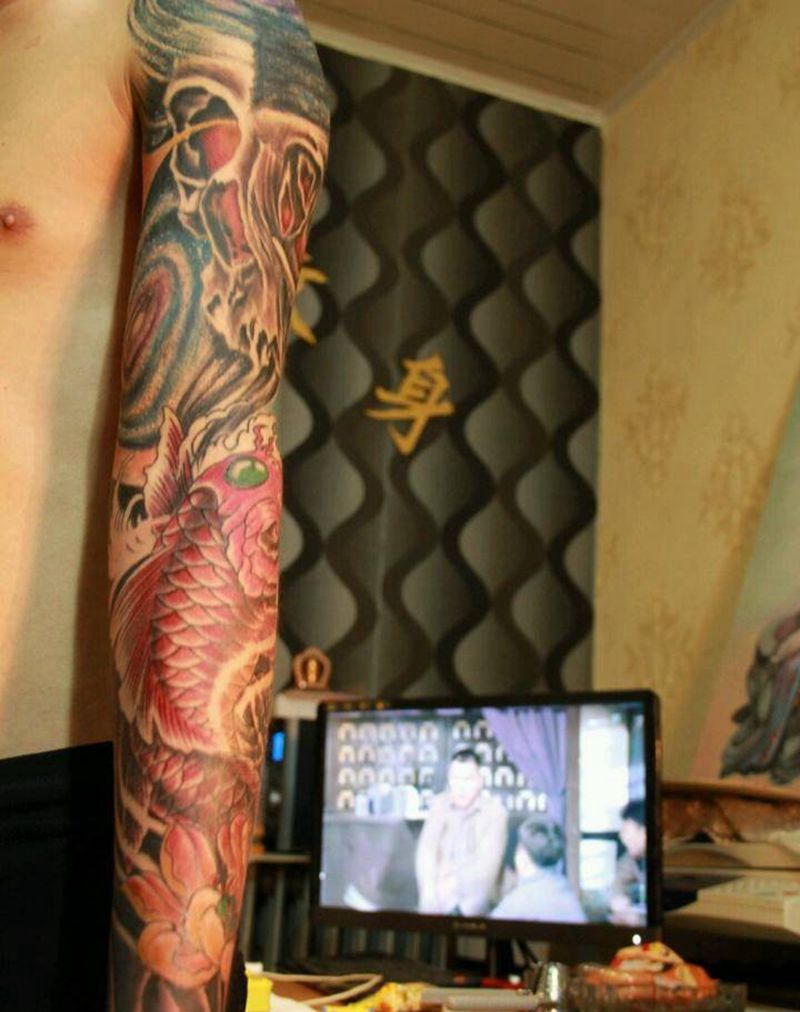 银河系彩色花臂遮盖纹身纹身图片_肩部手臂手部欧美传统习俗几何动物鬼神原创纹身图案