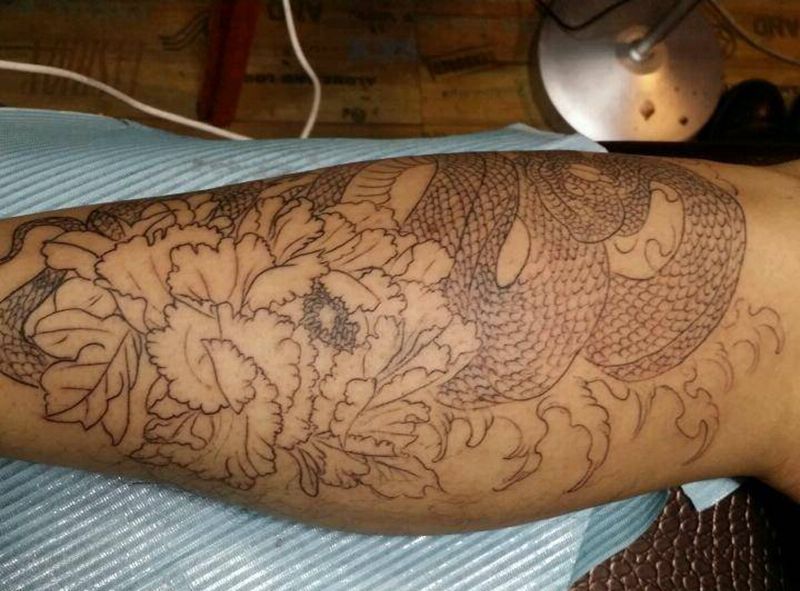 富贵牡丹纹身图片_腿部传统动物静物手稿纹身图案