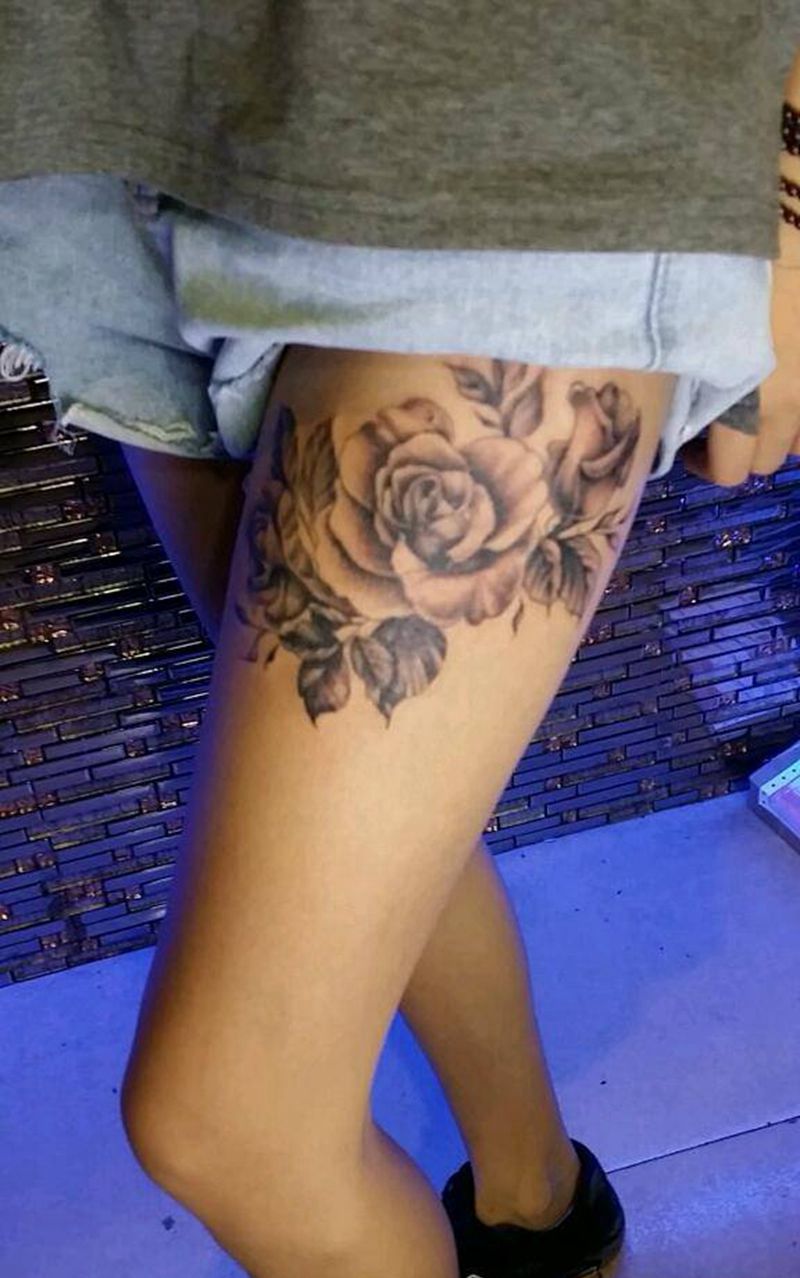 裙下玫瑰多妩媚纹身图片_肩部胸部腰部背部臀部手臂腿部植物成品纹身图案