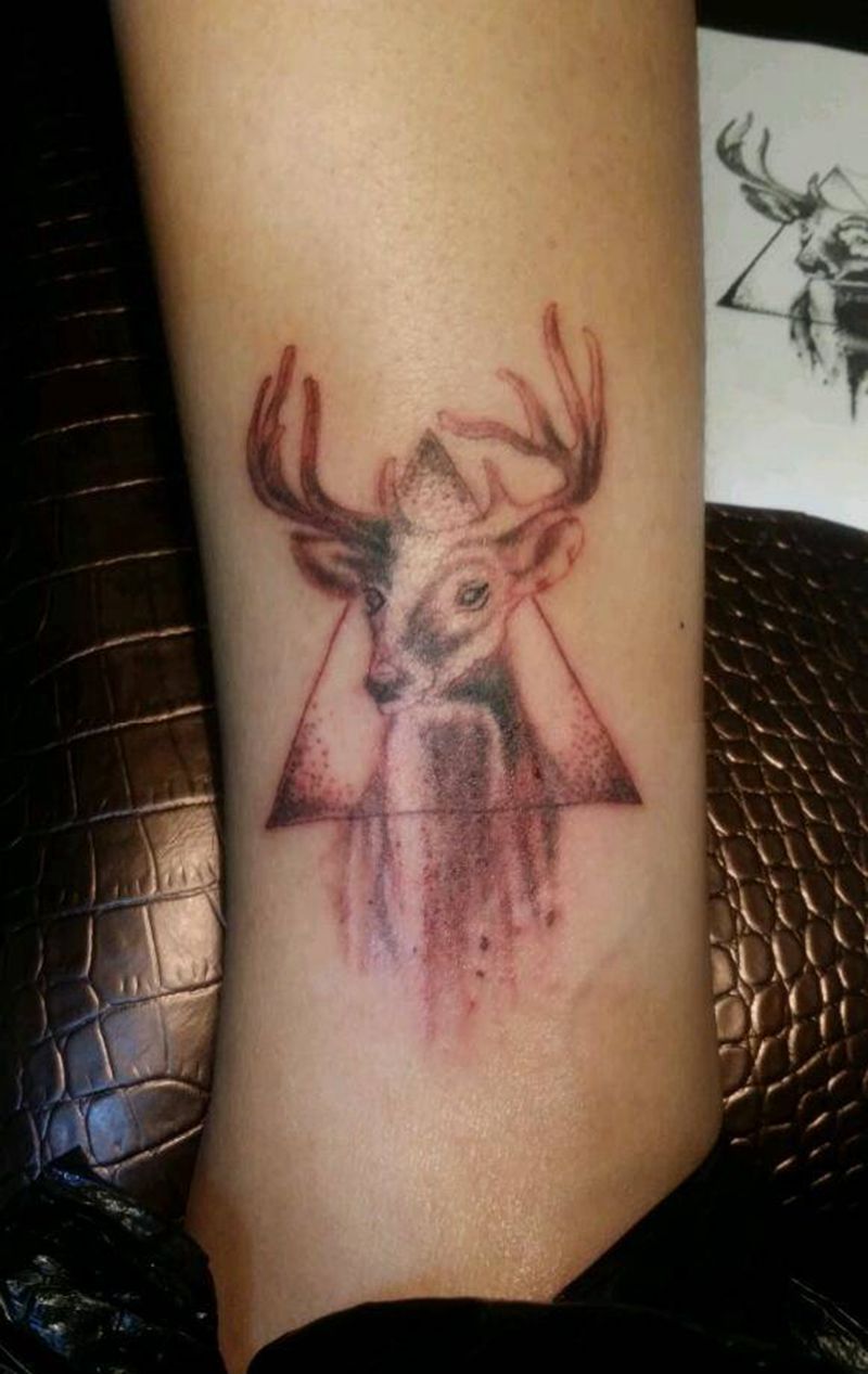 麋鹿纹身图片_肩部手臂腿部手部脚部欧美动物成品纹身图案