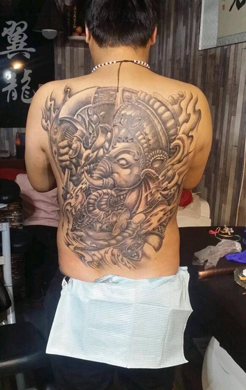象神完工纹身图片_背部传统动物鬼神宗教成品纹身图案