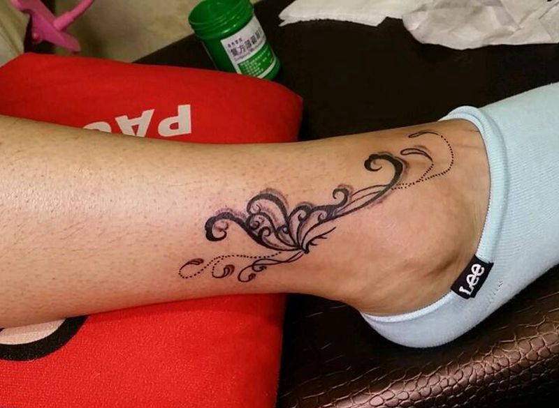 脚踝蝴蝶纹身图片_腿部脚部图腾成品纹身图案