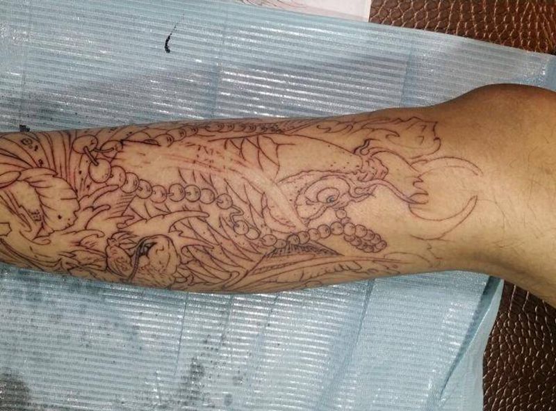 招财鲤鱼戏金蟾纹身图片