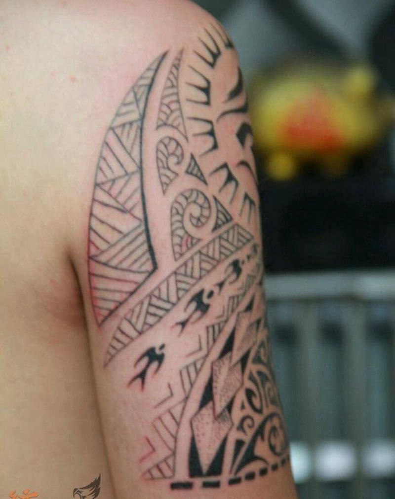 欧美图腾纹身图片_肩部手臂欧美传统几何图腾宗教纹身图案