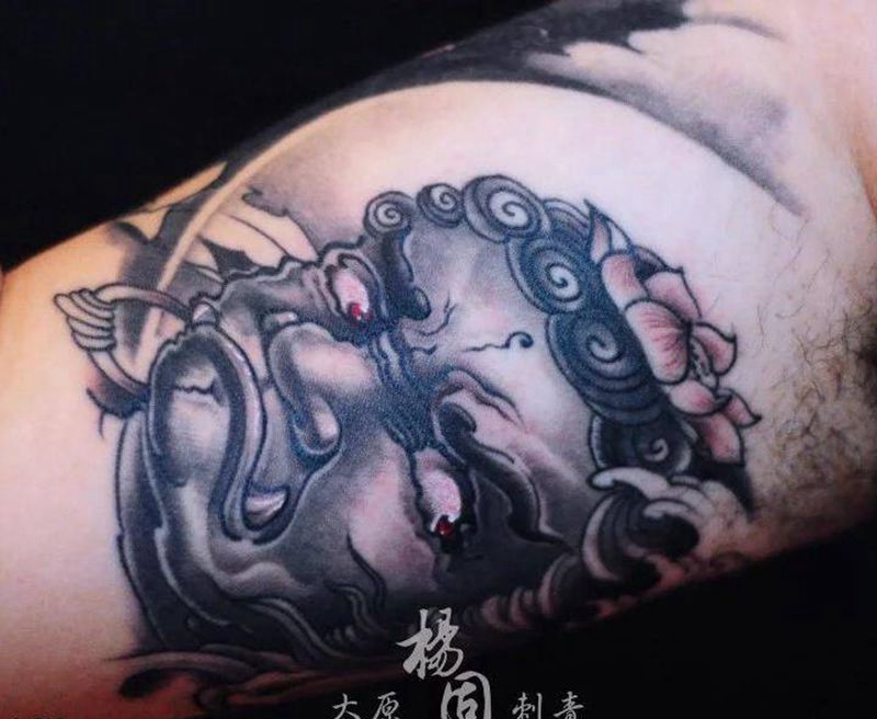 不动明王纹身图片_手臂传统鬼神宗教纹身图案