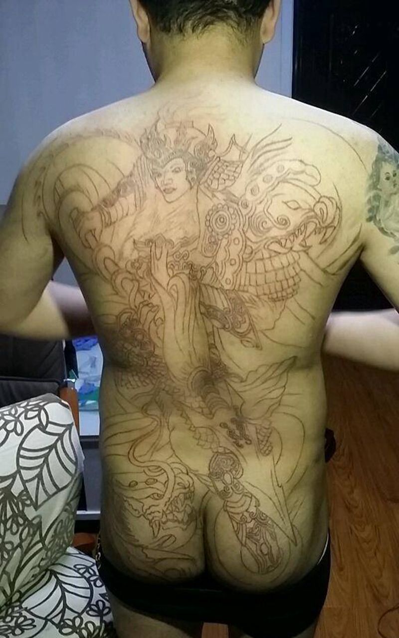 赵云纹身图片_背部臀部传统人物纹身图案