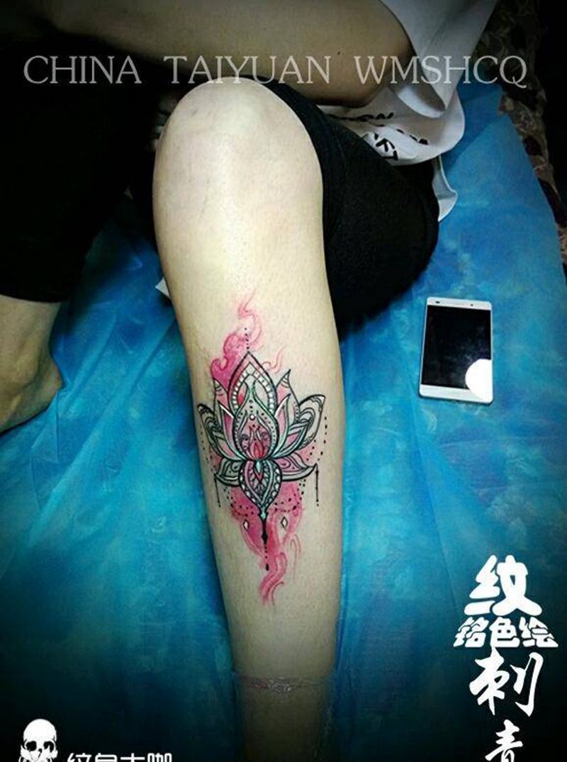 水墨遮盖！梵花一枚纹身图片
