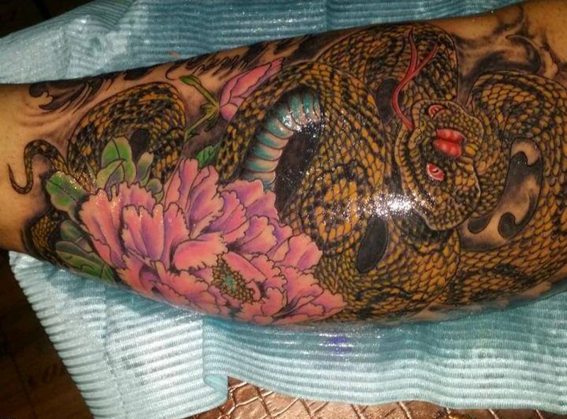 金蛇狂舞纹身图片_肩部腿部传统动物植物成品纹身图案