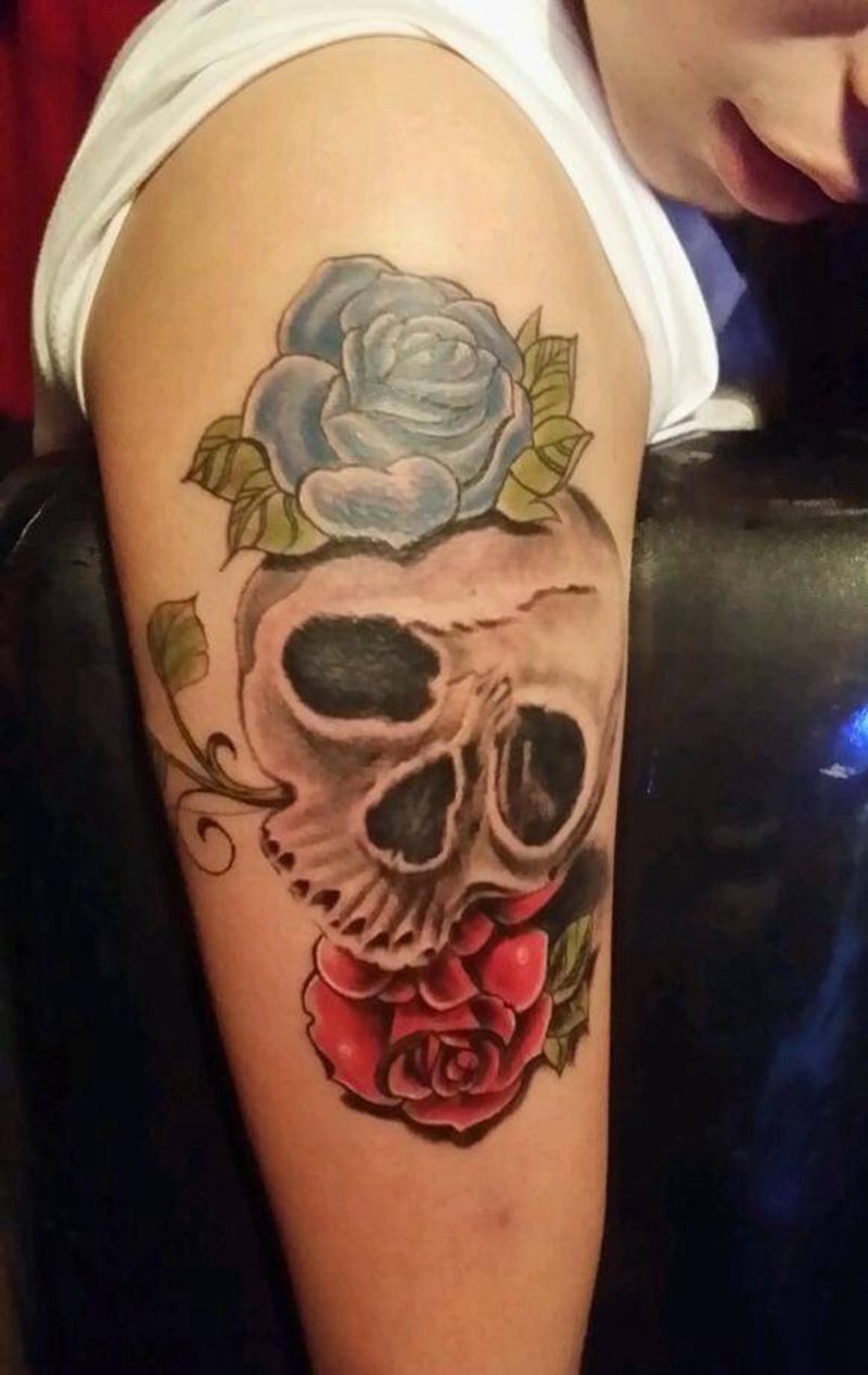 骷髅玫瑰纹身图片_肩部背部手臂腿部欧美植物静物成品纹身图案