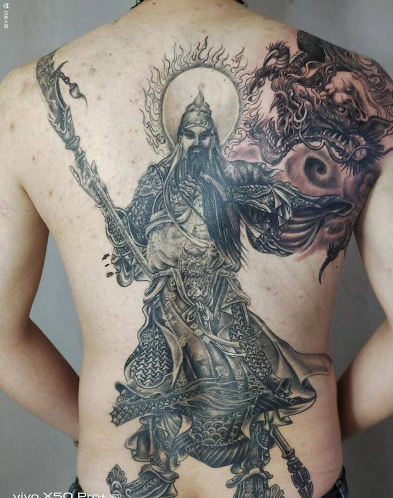 关公盘龙纹身图片_背部新传统纹身图案