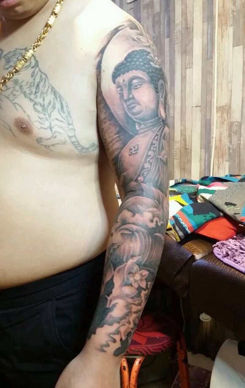 释迦摩尼花臂纹身图片_传统人物植物静物宗教成品纹身图案