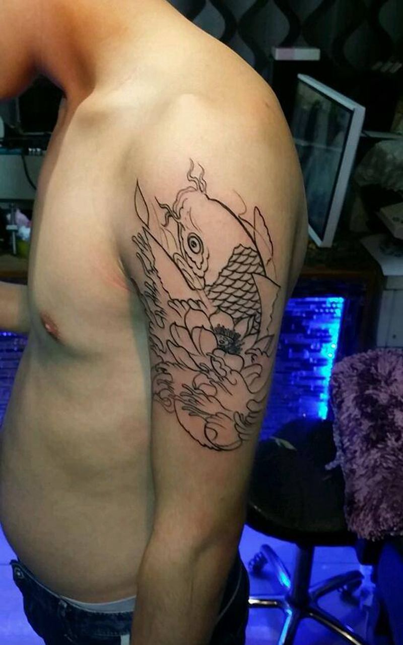 小鱼一条纹身图片_肩部手臂腿部动物纹身图案