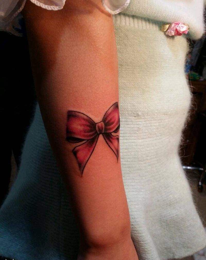 浪漫蝴蝶结纹身图片_肩部胸部腰部背部欧美习俗清新写实静物成品纹身图案