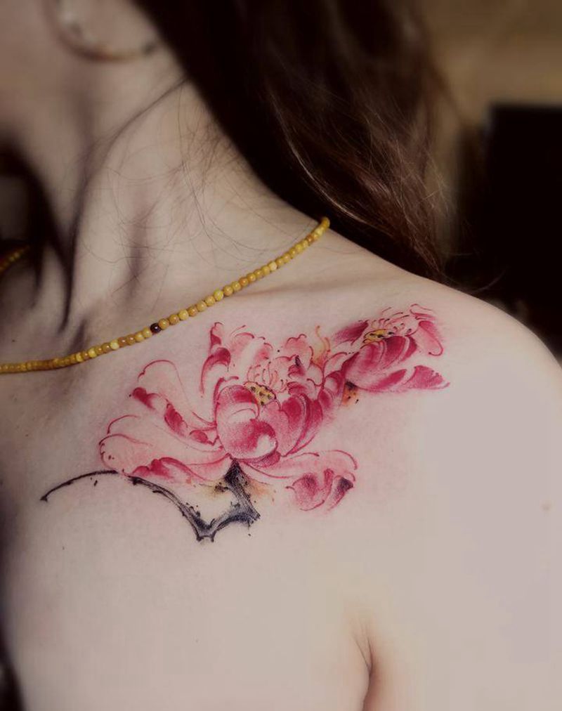 莲花纹身图片_肩部水墨纹身图案