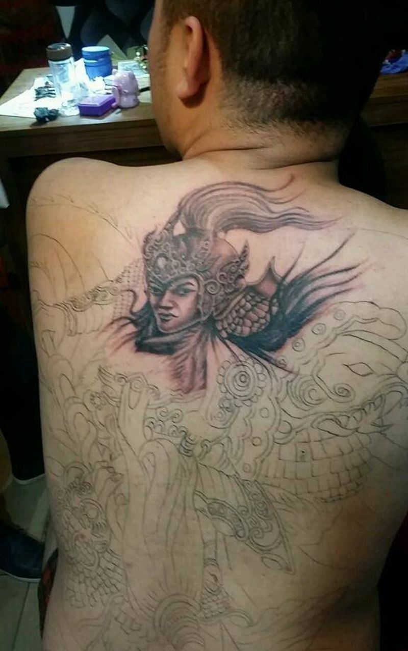 赵云纹身图片_背部臀部传统人物纹身图案