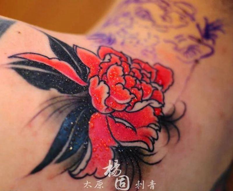 牡丹花纹身图片_成品肩部颈部欧美清新植物纹身图案