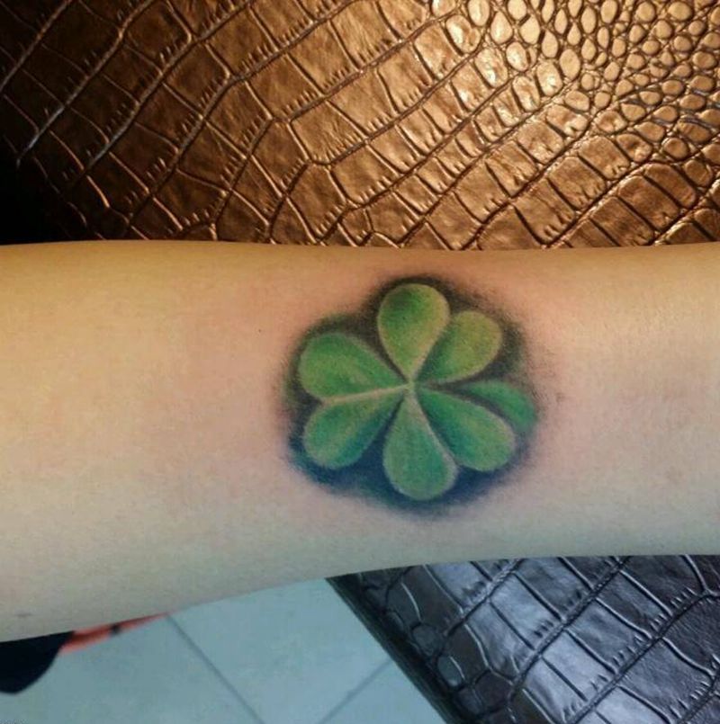 三叶草纹身图片_胸部手臂腿部手部脚部传统几何植物情侣原创纹身图案