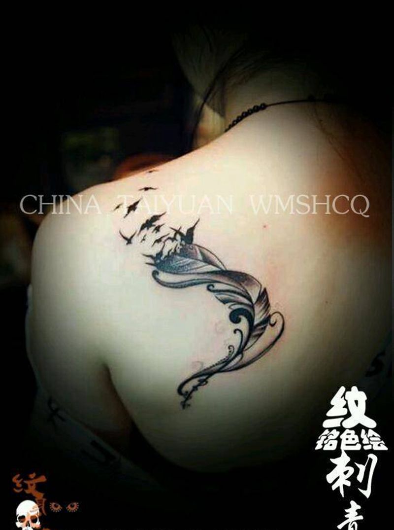 羽毛一只纹身图片_清新纹身图案