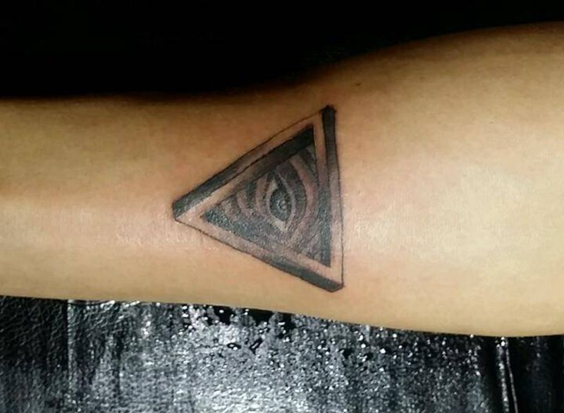 上帝之眼纹身图片_手臂欧美成品纹身图案