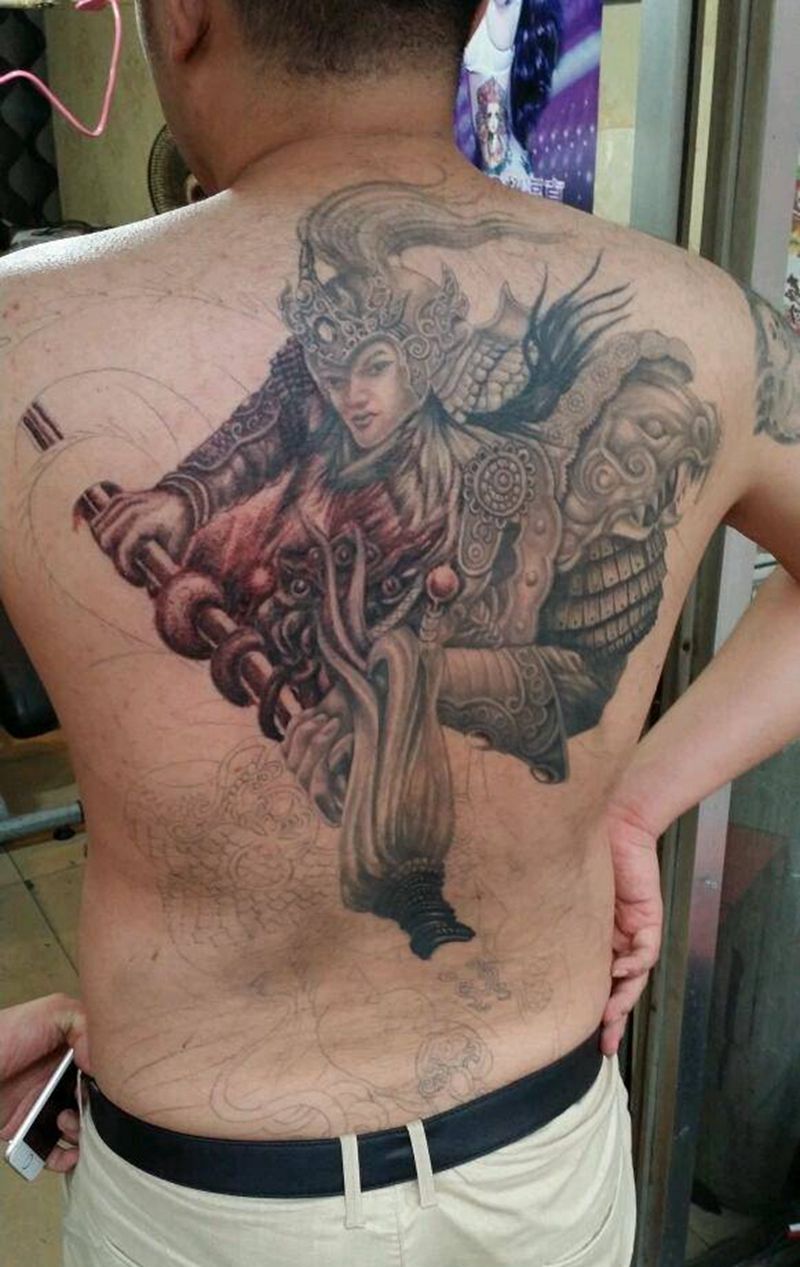 赵云纹身图片_背部传统肖像人物纹身图案