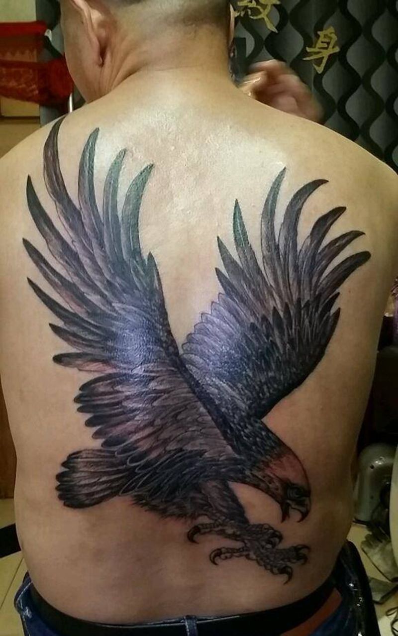 雄鹰展翅纹身图片