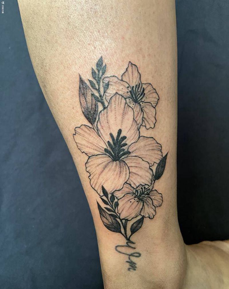 很多素花纹身图片_胸部腿部纹身图案