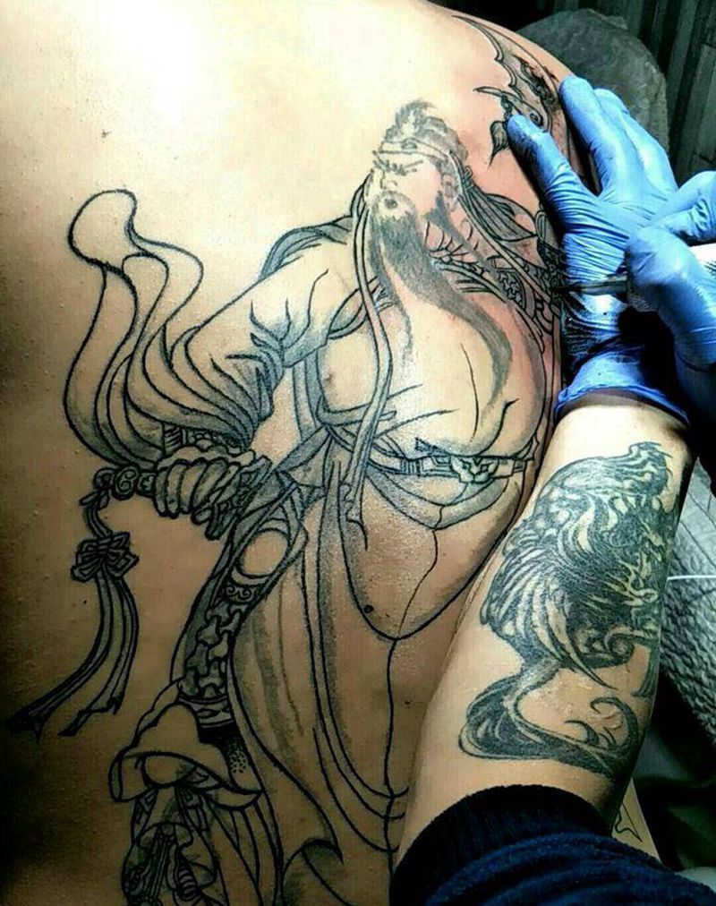 修改关公纹身图片_背部传统人物成品纹身图案