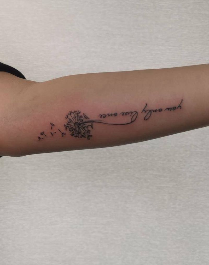 蒲公英纹身图片_手臂花体字纹身图案