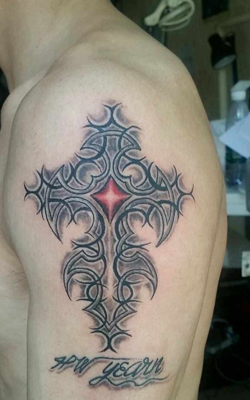 图腾十字架纹身图片_手臂手部成品纹身图案