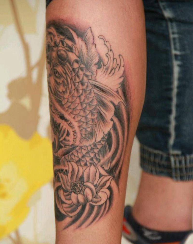 招财鱼纹身图片_肩部背部腿部欧美传统习俗清新写实国画动物纹身图案