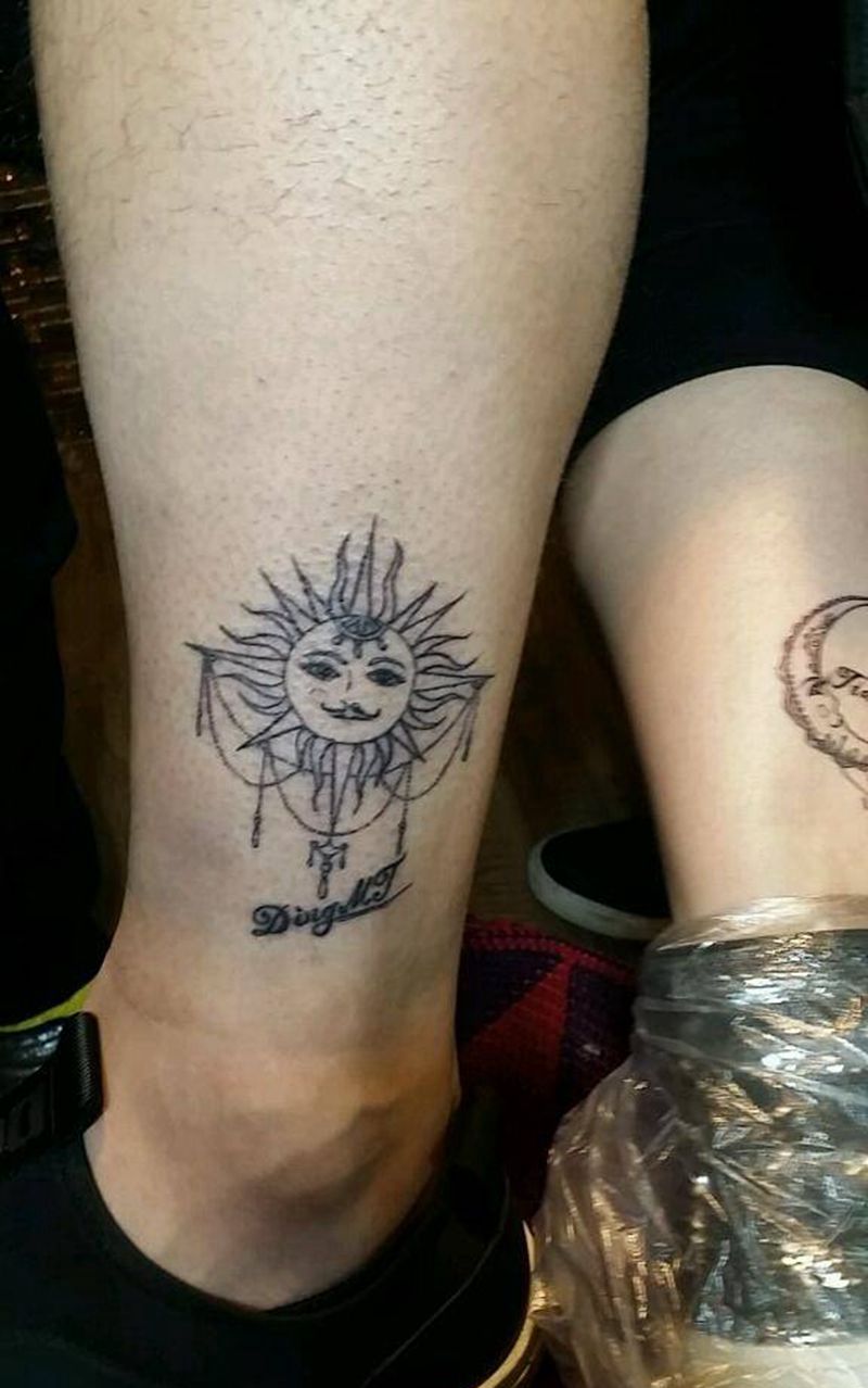 太阳和月亮纹身图片_腿部脚部传统成品纹身图案