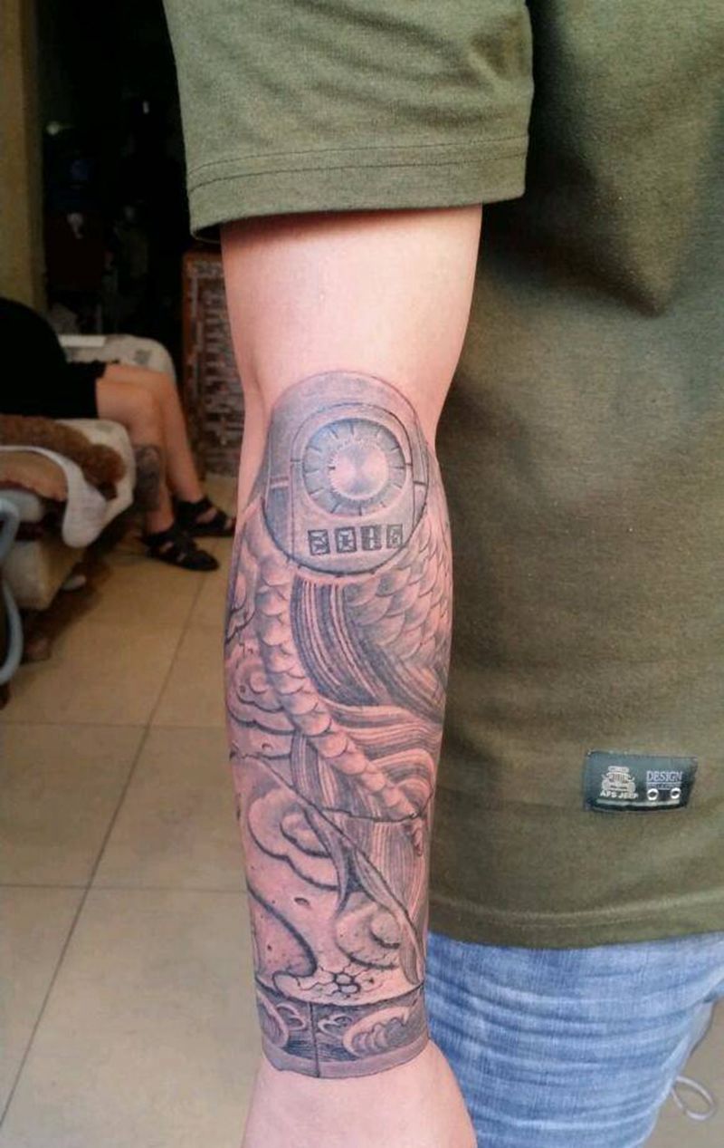 盘龙柱纹身图片_手臂传统习俗几何静物纹身图案