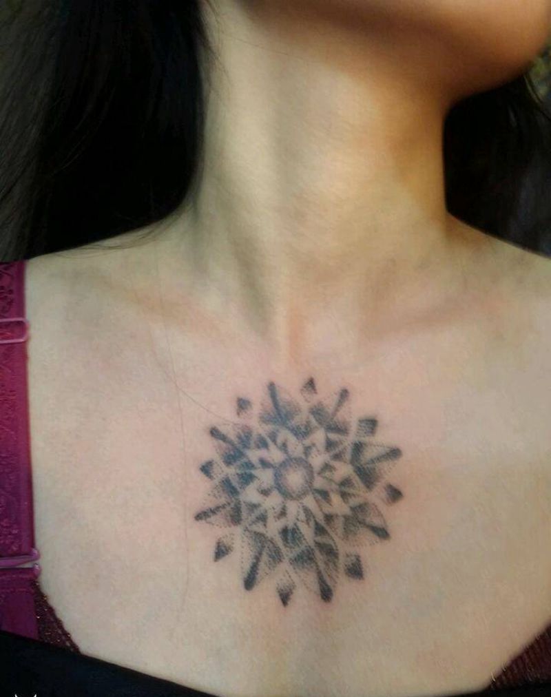 点刺胸花纹身图片_肩部胸部腹部手臂腿部手部欧美几何情侣成品纹身图案