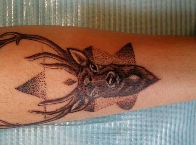 鹿王纹身图片_手臂动物成品纹身图案