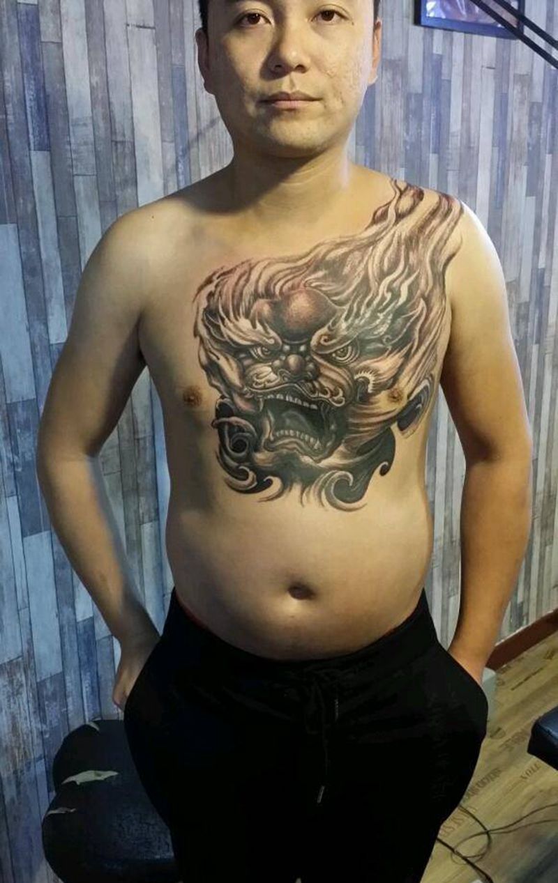 唐狮纹身图片_胸部传统动物成品纹身图案