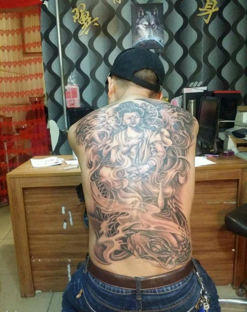 观音骑鱼纹身图片_背部传统习俗写实国画人物鬼神成品纹身图案