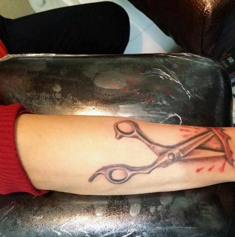 理发剪刀纹身图片_肩部胸部手臂腿部手部写实国画原创纹身图案
