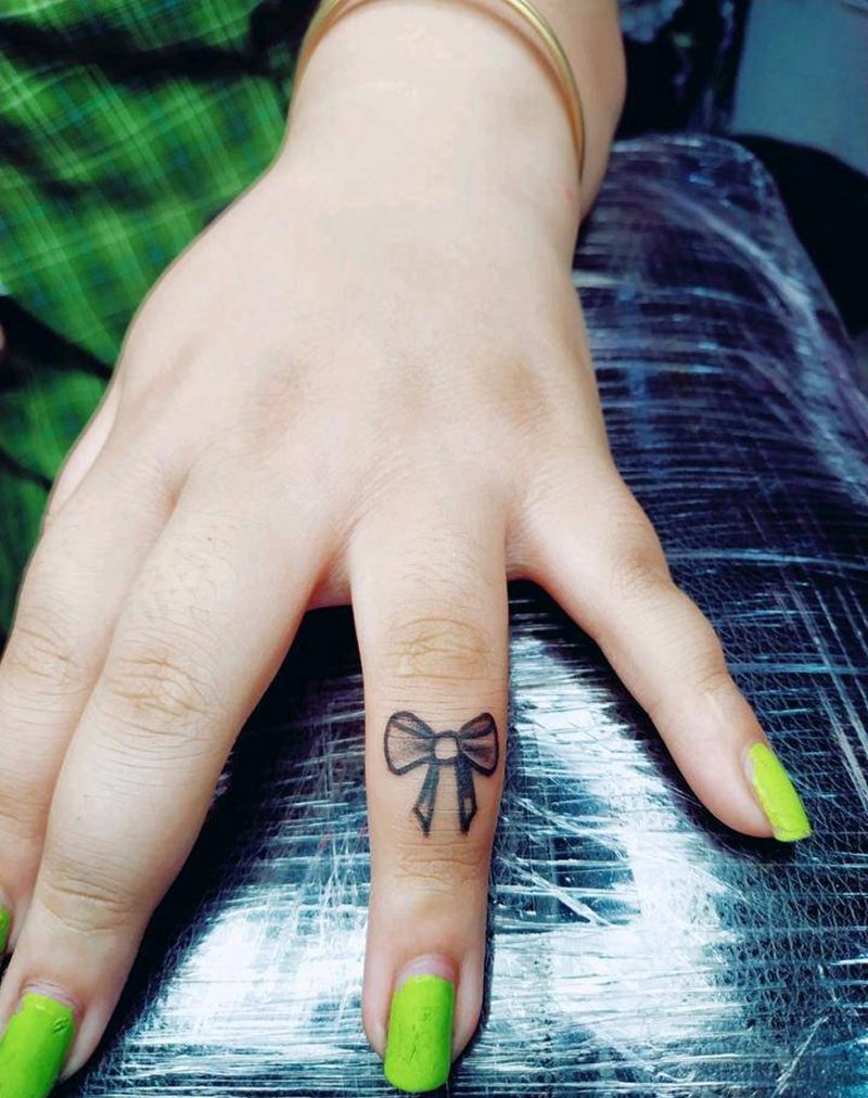 小清新蝴蝶结纹身图片_手部脚部点刺纹身图案