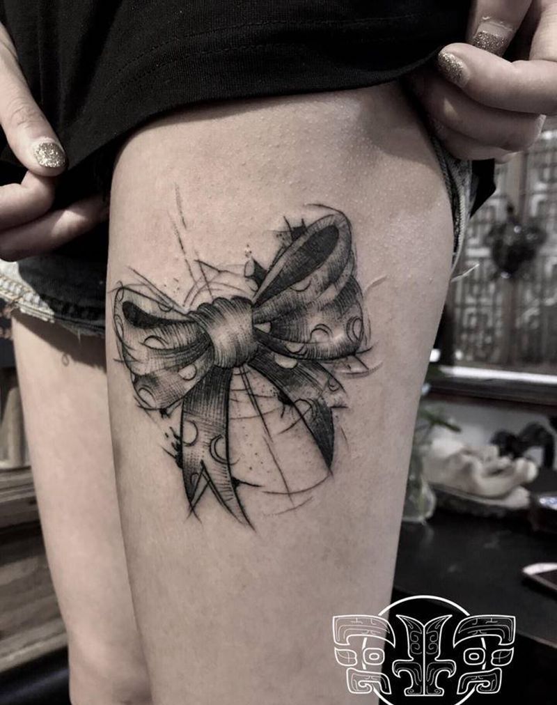 蝴蝶结纹身图片_腿部几何点刺纹身图案