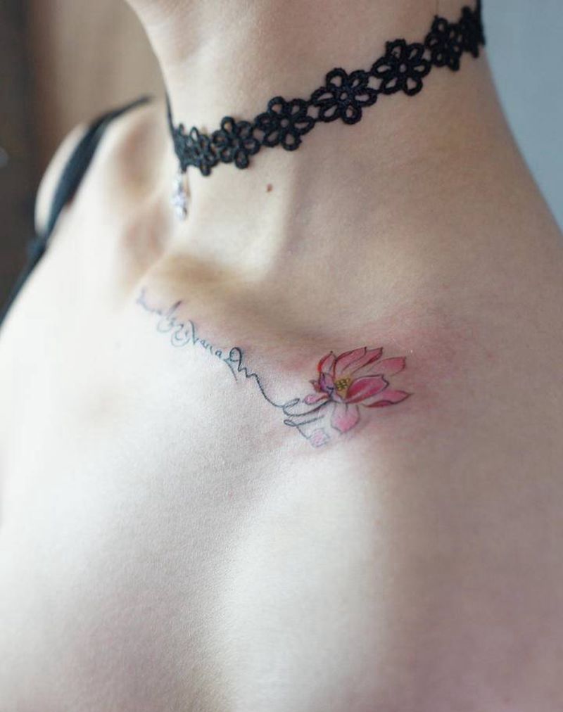 藏文莲花纹身图片_颈部肩部水彩花体字藏文莲花花体英文纹身图案