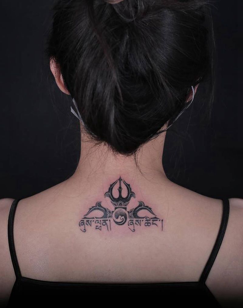 藏文金刚杵纹身图片_颈部肩部图腾水墨金刚杵法器女生纹身纹身图案
