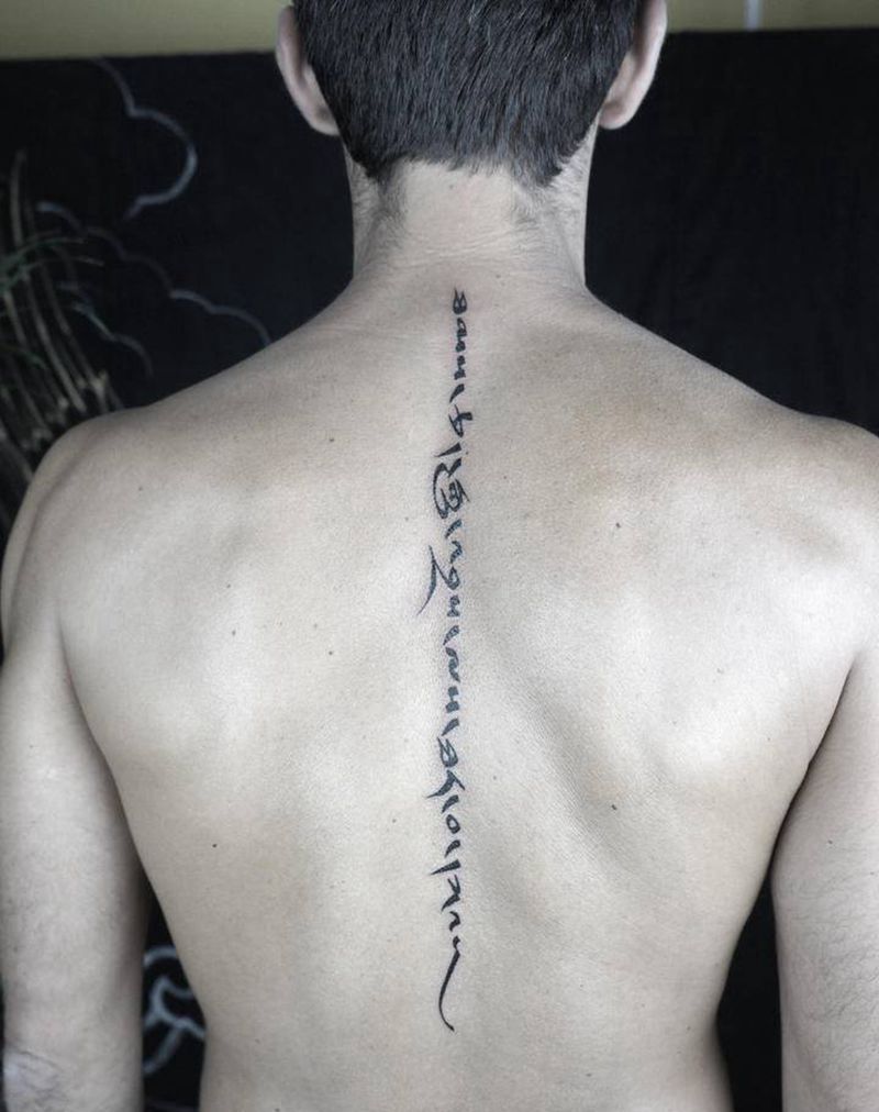 藏文纹身图片_背部颈部花体字图腾花体英文藏文男生纹身纹身图案