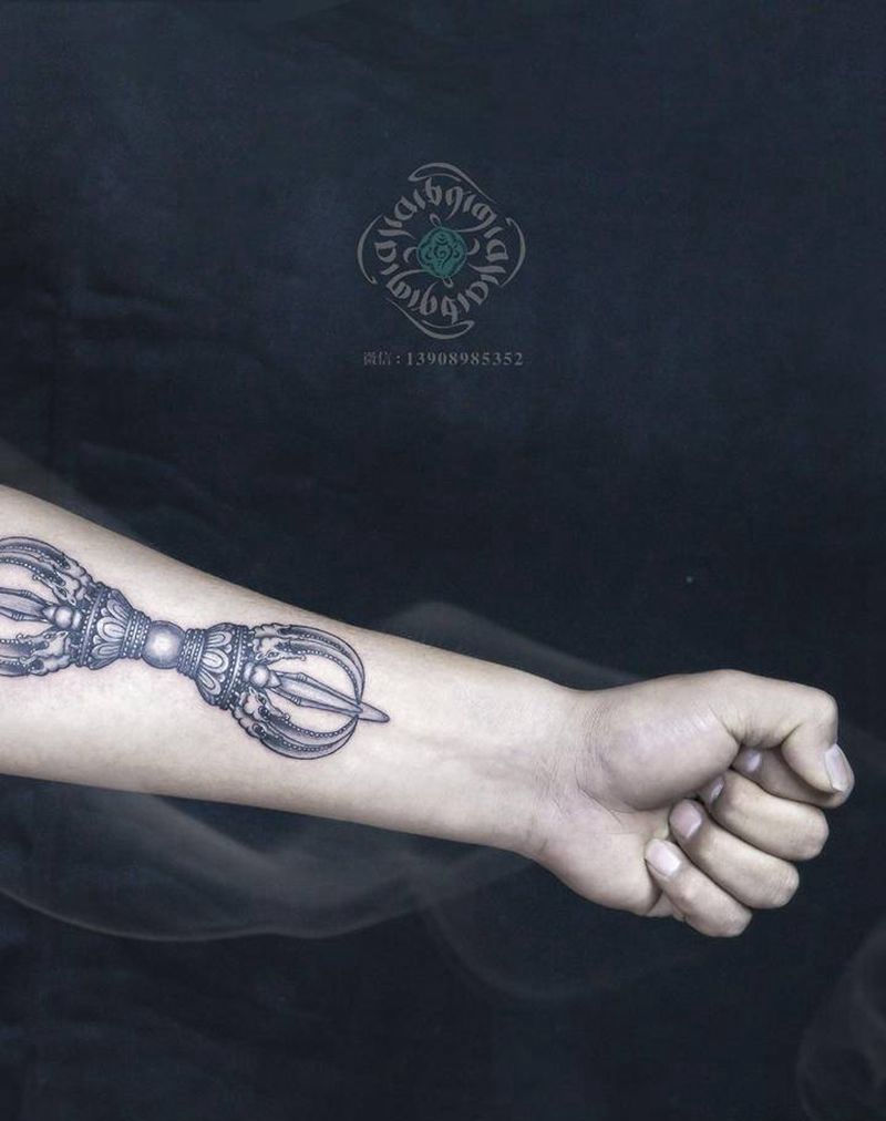 金刚杵纹身图片_手臂手部欧美写实新传统金刚杵写实黑白纹身图案