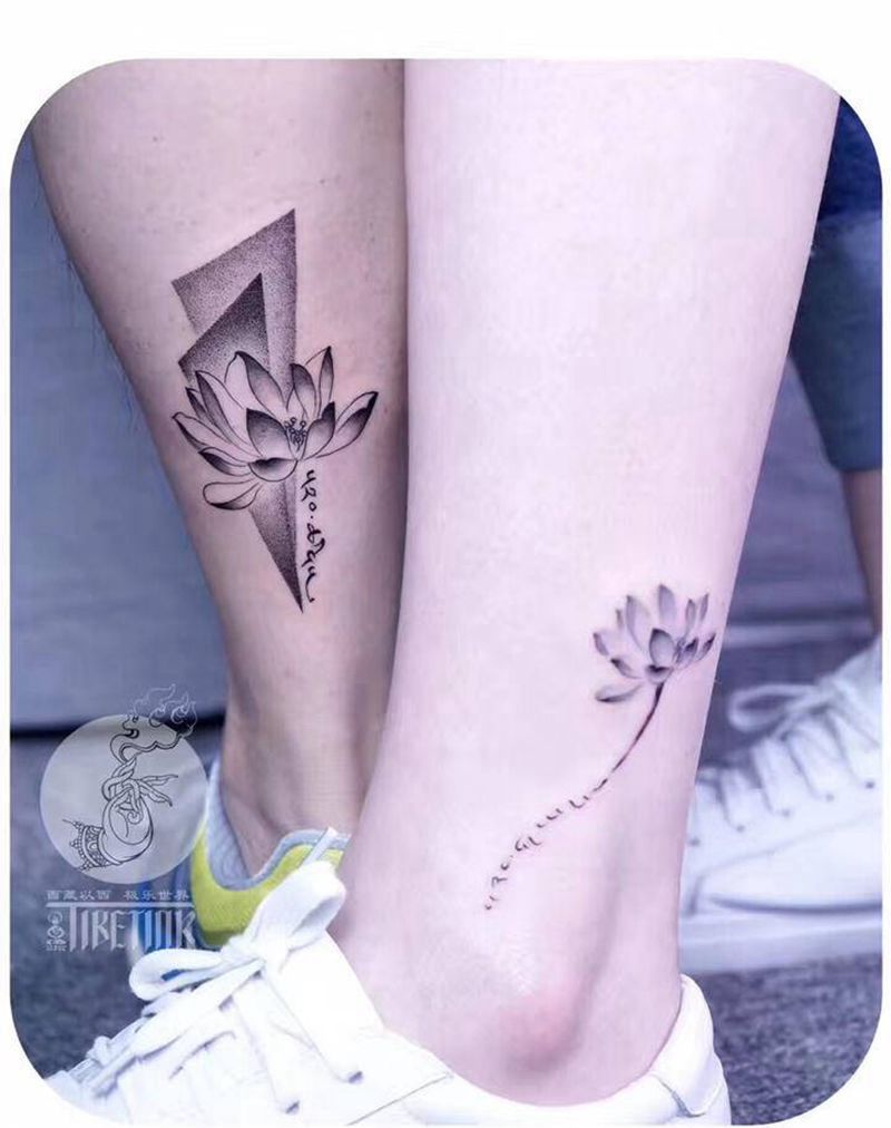 情侣.莲纹身图片_脚部水墨几何莲花情侣纹身点刺纹身图案