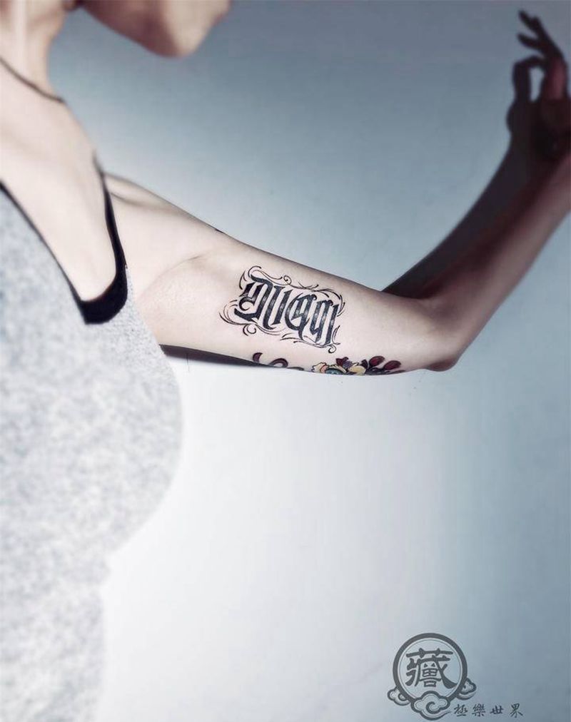 哥特式藏文设计纹身图片_手臂手部图腾花体字花体字英文藏文设计纹身图案