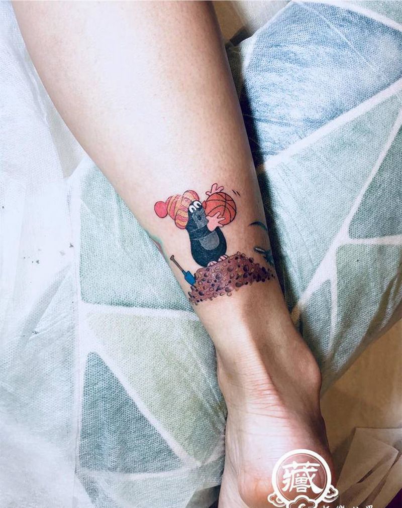鼹鼠的故事纹身图片_腿部脚部New School新传统卡通动画鼹鼠的故事纹身图案