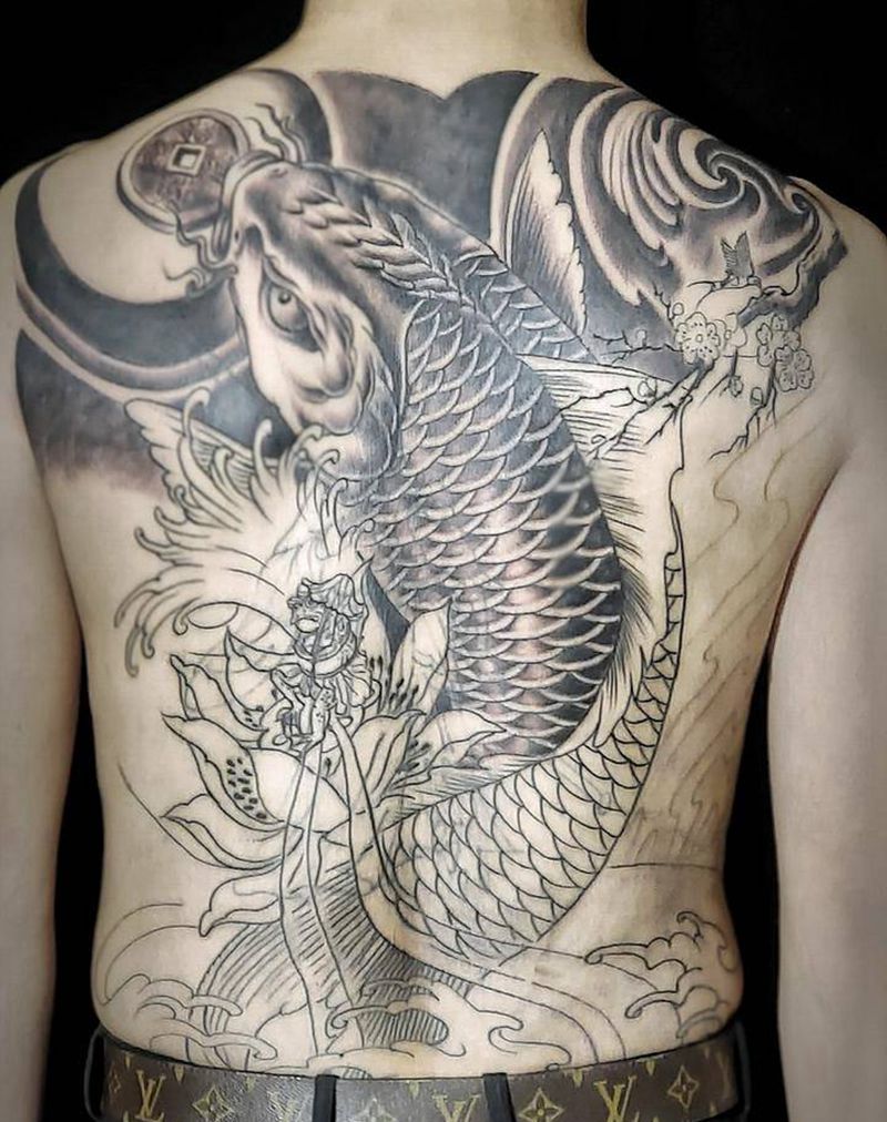 大满背鱼纹身图片_背部老传统纹身图案