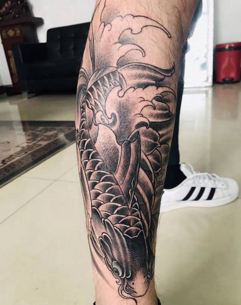 鱼纹身图片_腿部纹身图案